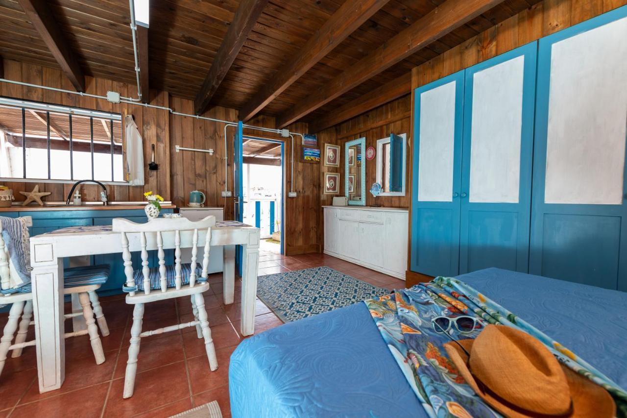 Cabin In Front Of Idyllic Majanicho Beach Luaran gambar