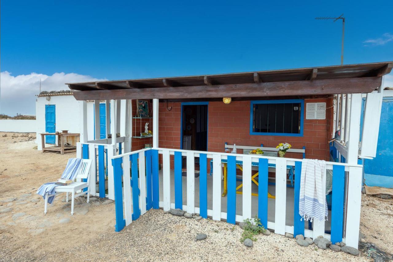 Cabin In Front Of Idyllic Majanicho Beach Luaran gambar
