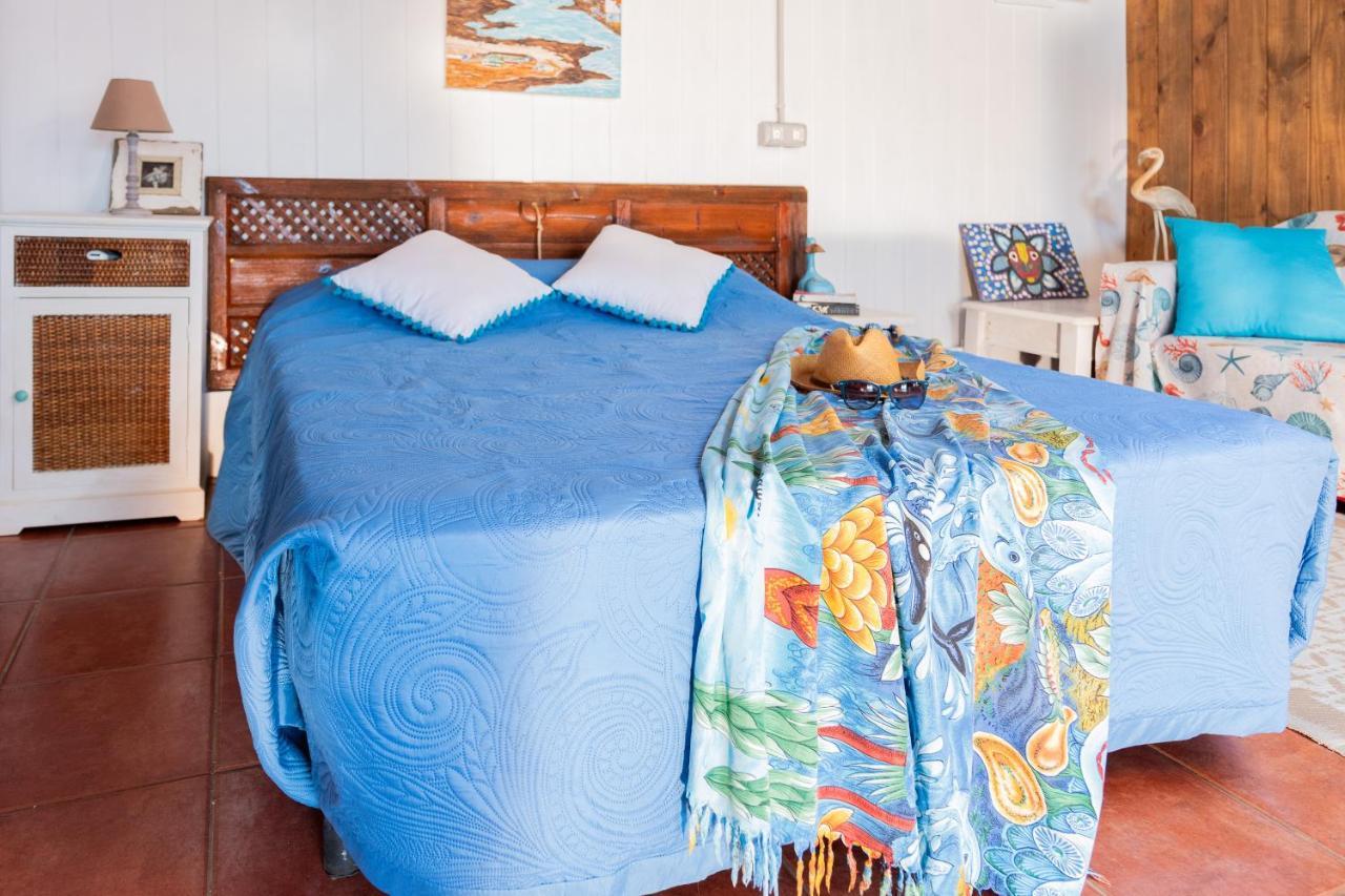Cabin In Front Of Idyllic Majanicho Beach Luaran gambar