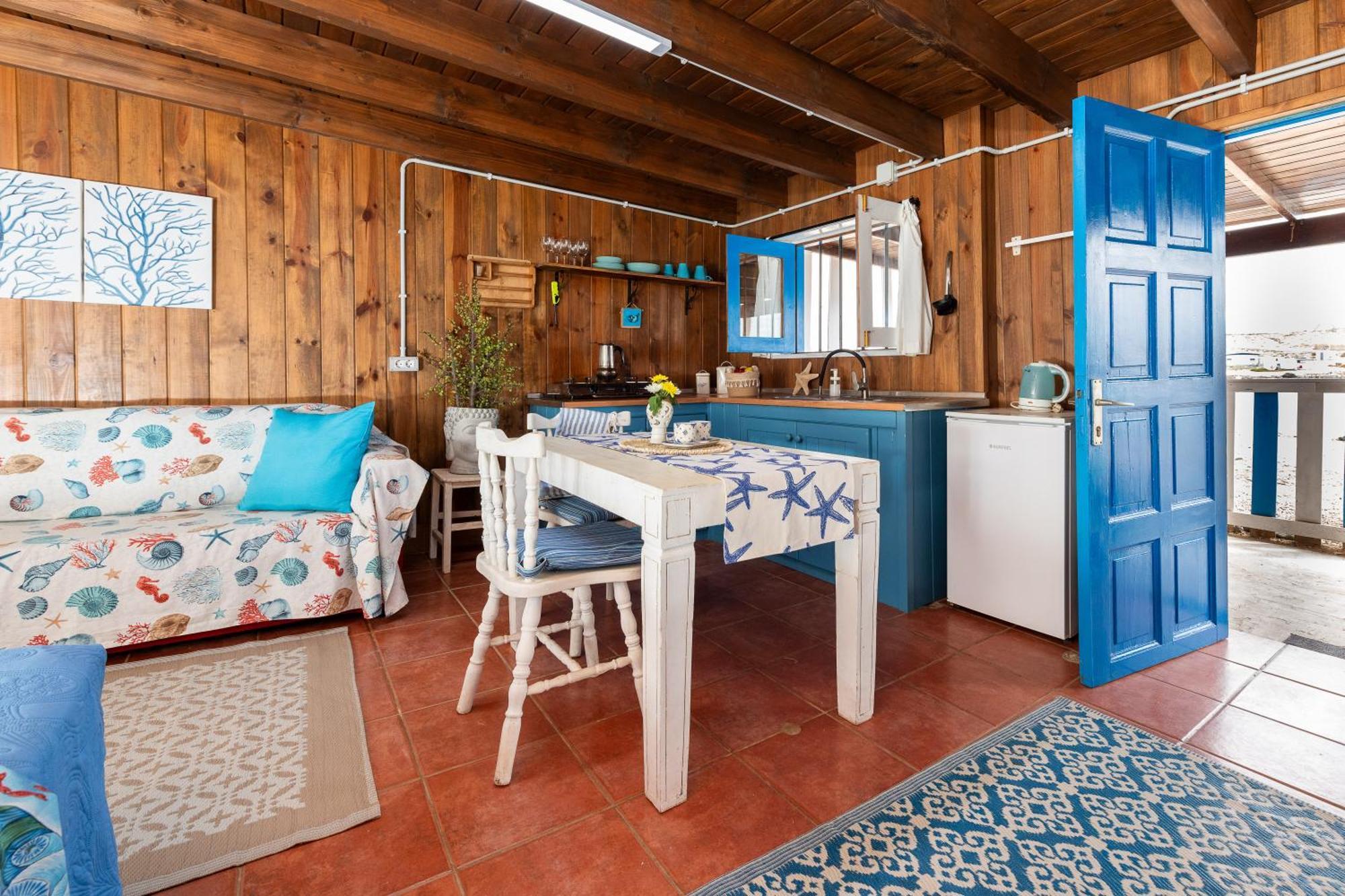 Cabin In Front Of Idyllic Majanicho Beach Luaran gambar